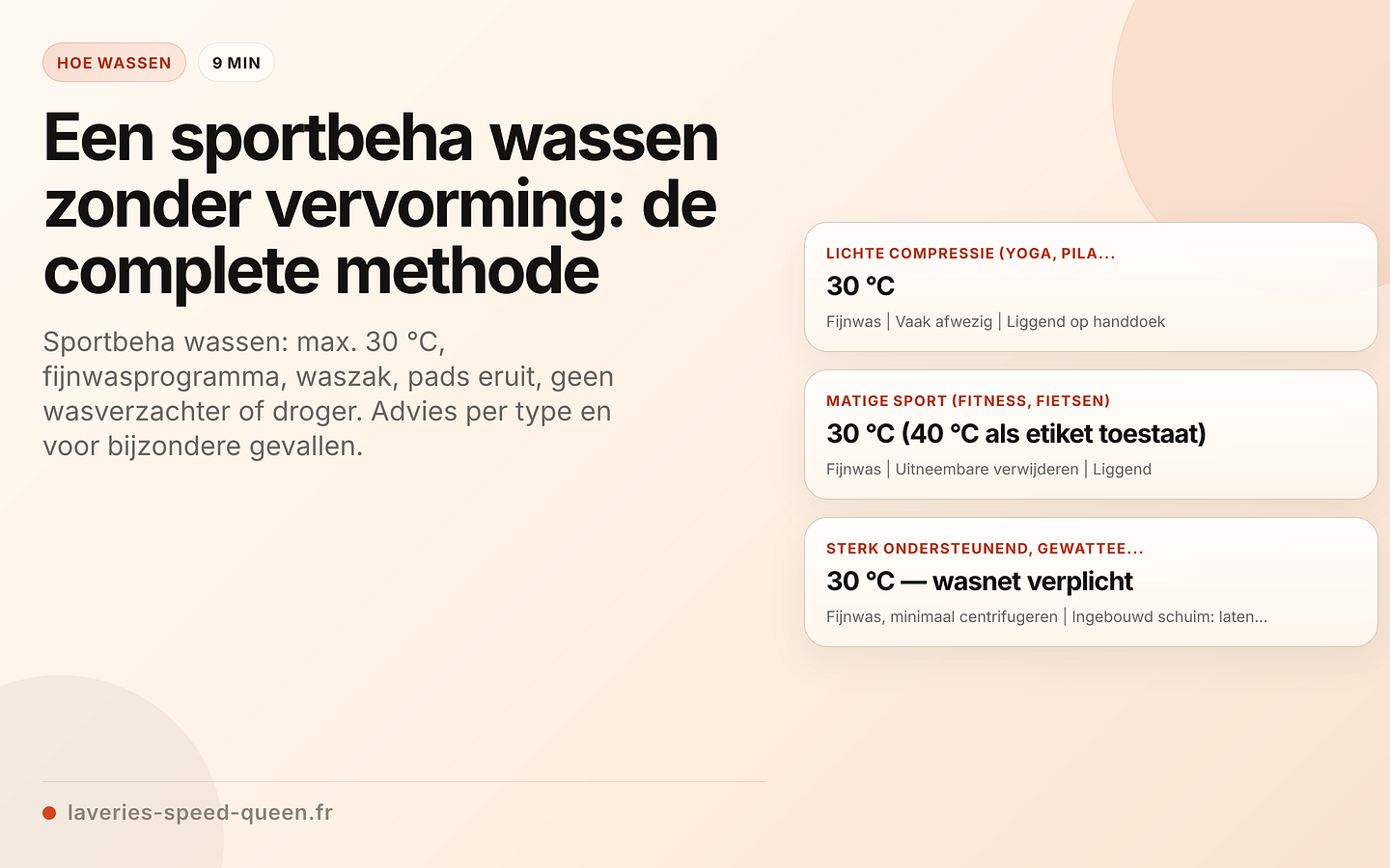 Sportbeha die plat op een handdoek ligt na het wassen op 30 °C in een waszak