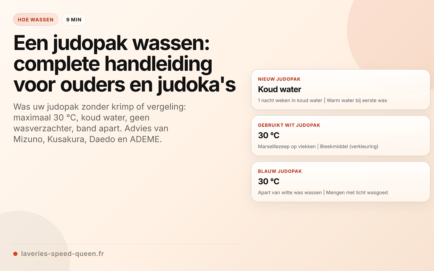 Wasprotocol voor een judopak (judogi) — witte judogi die aan de lucht droogt